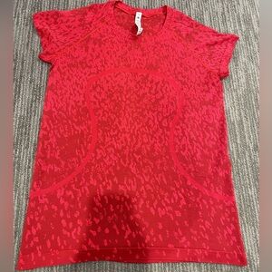 Lululemon red Swiftly Tech 2.0 Short Sleeve Shirt SIZE 12